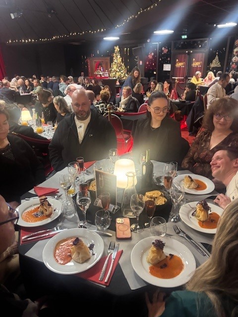 prunidor Une soirée festive au cabaret Le Bambino